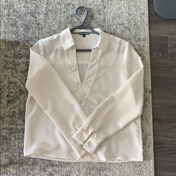 SOLD💌 DYNAMITE BUTTONED BLOUSE - Picture 2 of 2